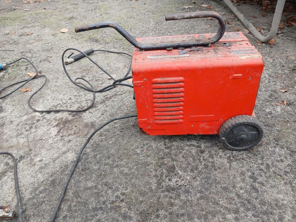 +1

Dit is een Telwin Nordika 2162 elektrode lasapparaat, Doe-het-zelf en Bouw, Gereedschap | Lasapparaten, Ophalen, Elektroden