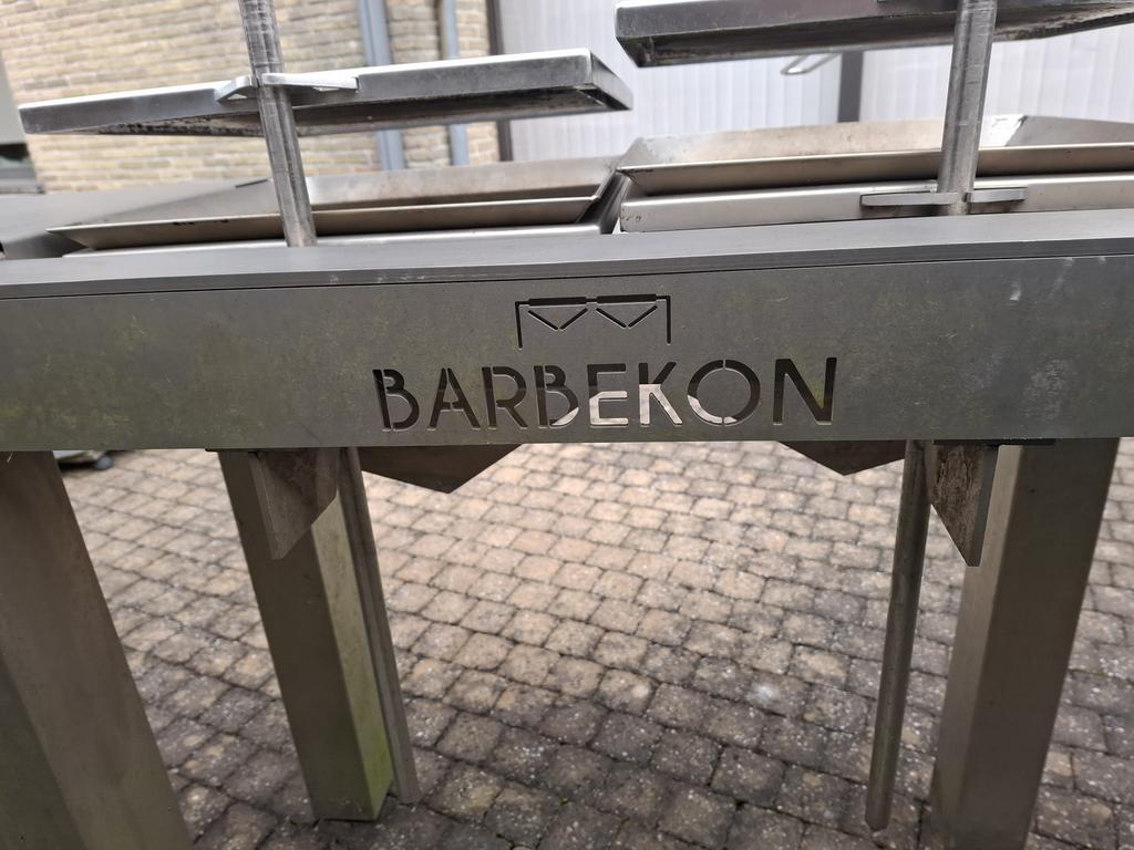 Handgemaakte inox bbq, Tuin en Terras, Houtskoolbarbecues, Ophalen, Zo goed als nieuw