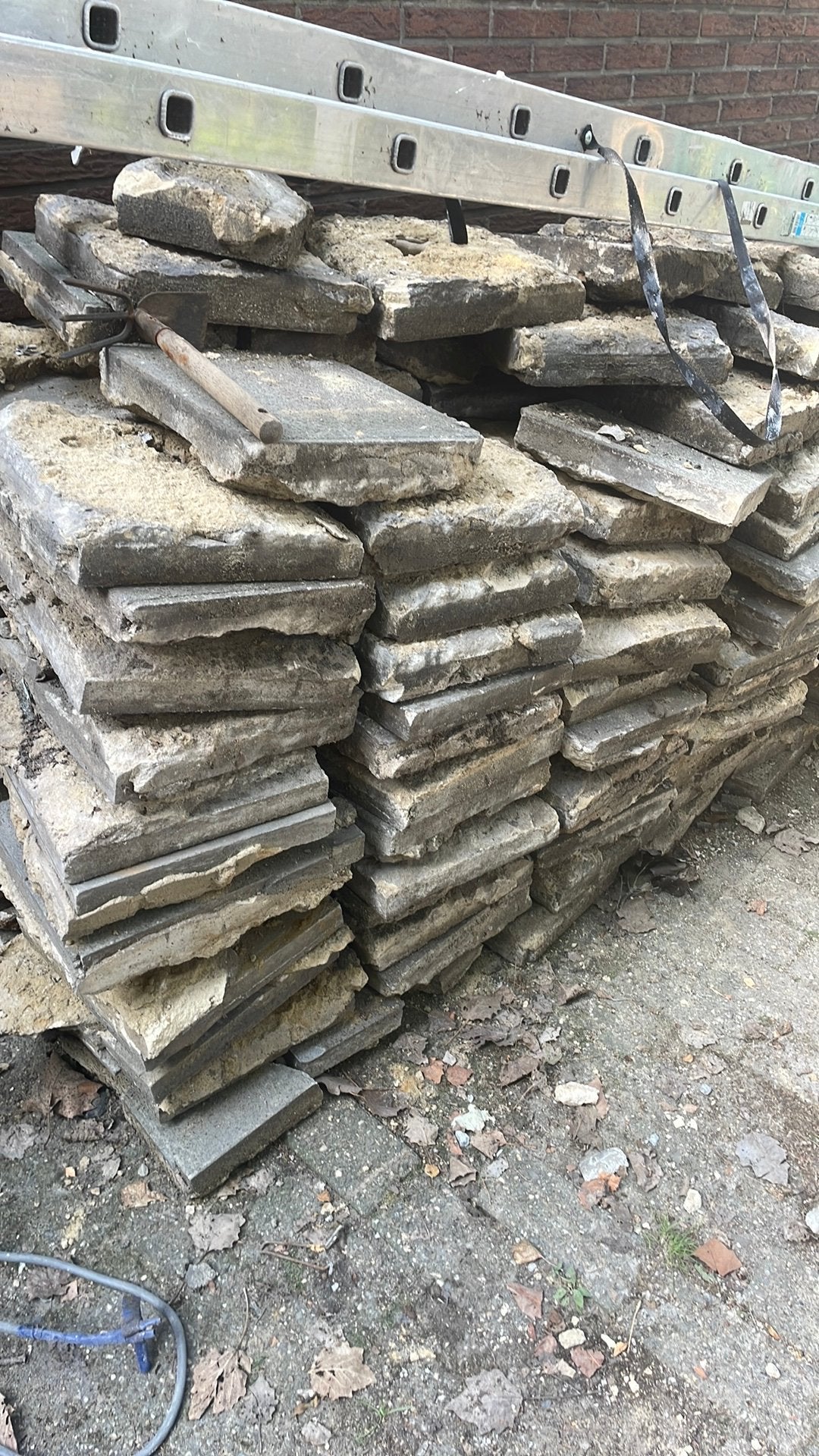 Gratis betontegels, Ophalen