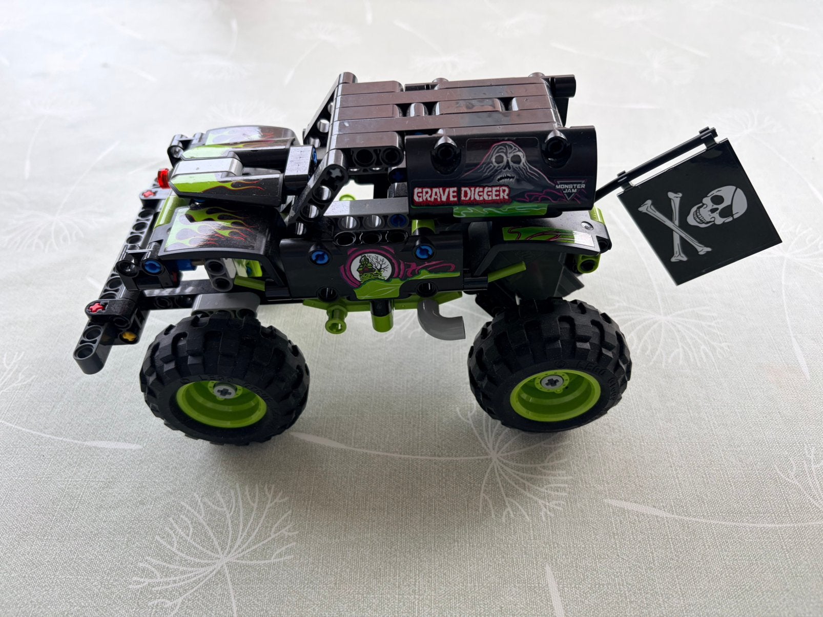 LEGO Technic 42118 - Monster Jam - Grave Digger Truck, Lego, Ophalen of Verzenden, Zo goed als nieuw, Technic