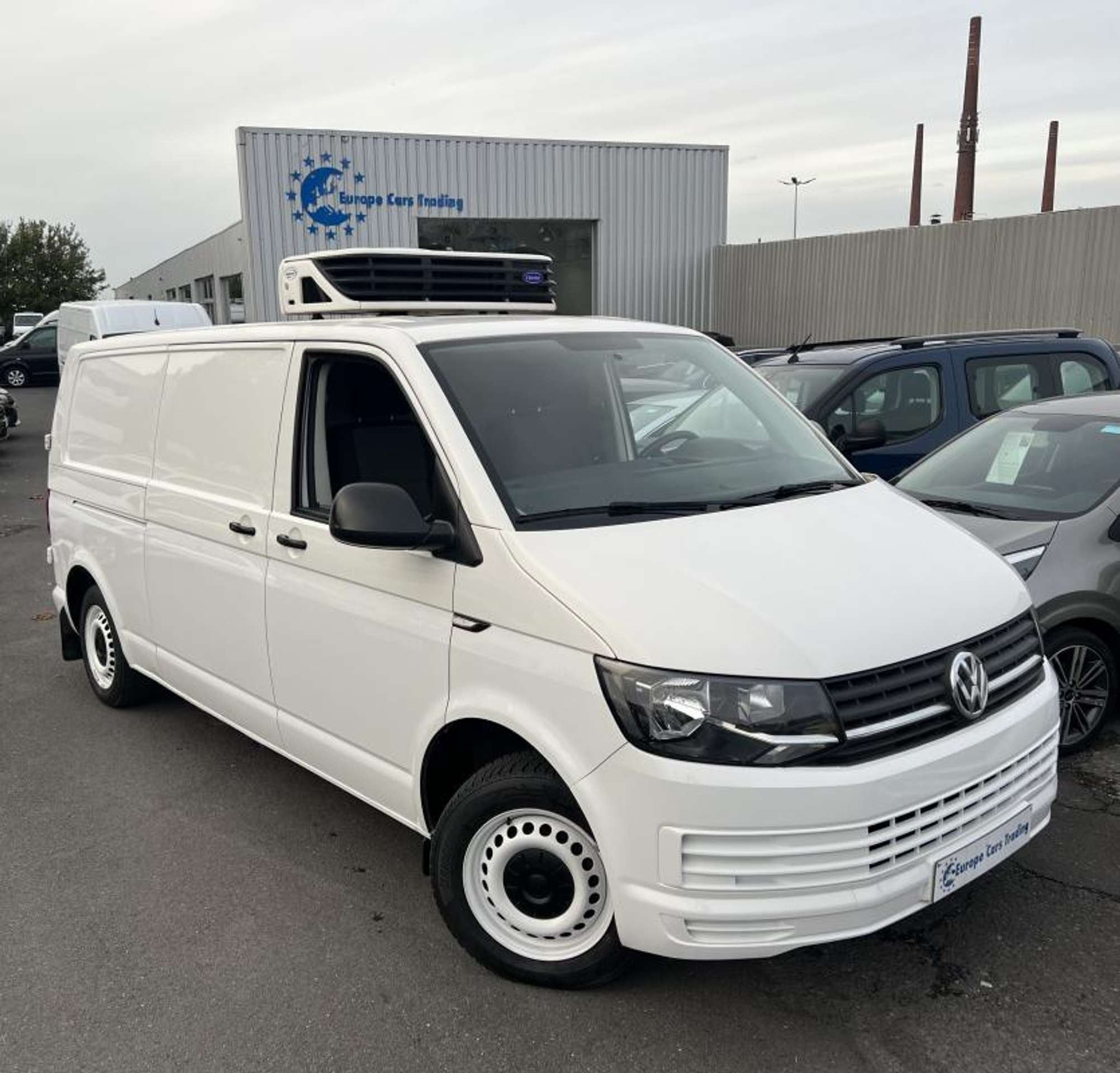Volkswagen Transporter 2.0 TDI T6 LONG DOUBLE FRIGO FRIGORIF, Autos, 75 kW, Achat, Entreprise, Noir