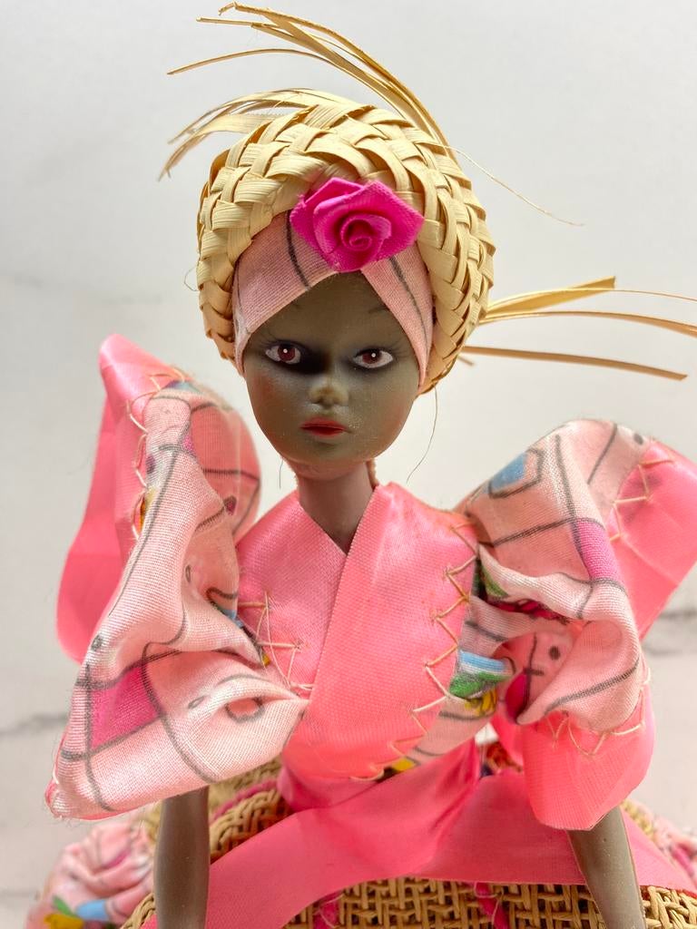 Vintage pop Afrikaanse dame in roze kleed, Ophalen of Verzenden, Zo goed als nieuw, Pop