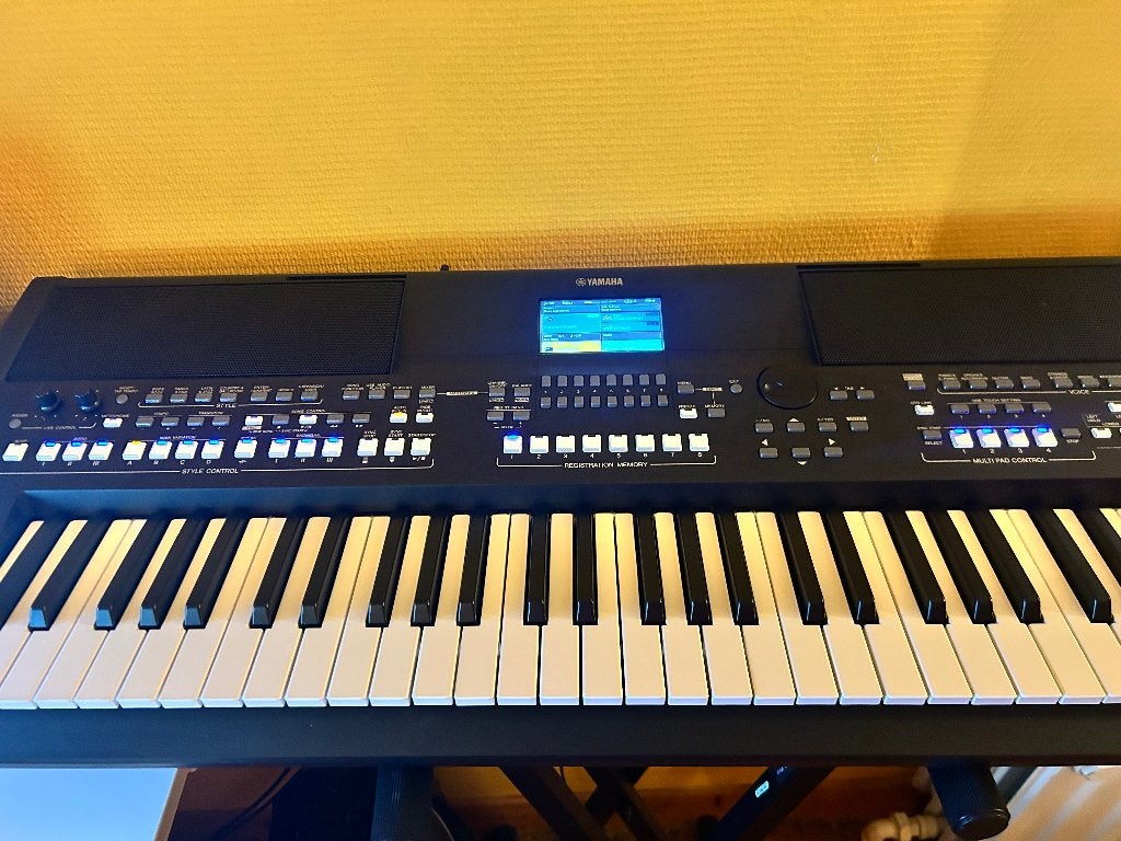 Yamaha, Muziek en Instrumenten, Ophalen, 61 toetsen, Zo goed als nieuw, Midi-aansluiting