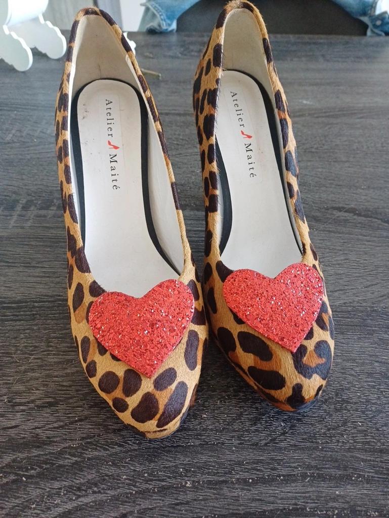 Jolies chaussures à talons - Femmes - Atelier Maité, Rouge, Enlèvement ou Envoi, Chaussures à haut talons, Comme neuf