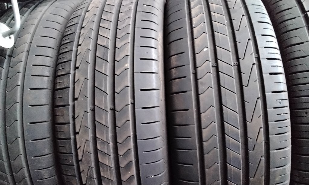 235 65 17 banden 4 st hankook 8 mm nu 4 voor 100 eur, Enlèvement, 235 mm, Pneu(s), 17 pouces