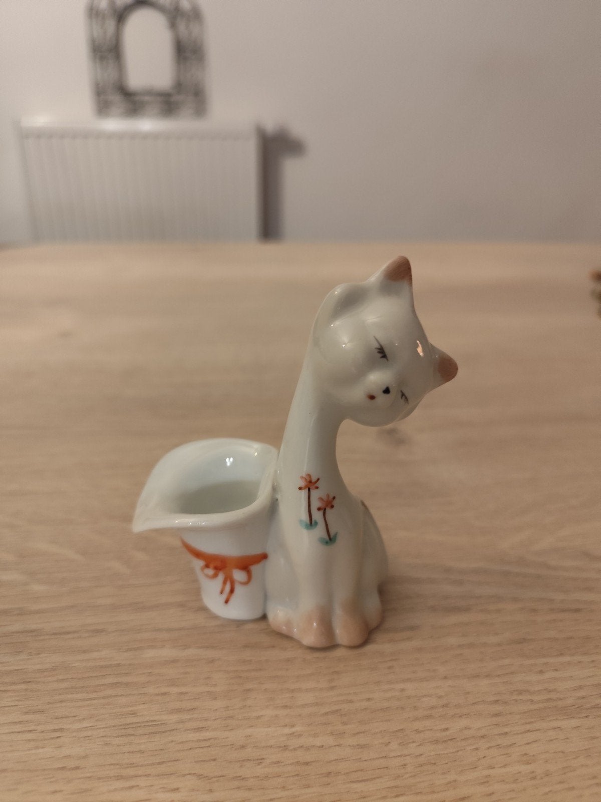 Charmant petit vase statuette CHAT vintage en porcelaine, Collections, Enlèvement ou Envoi