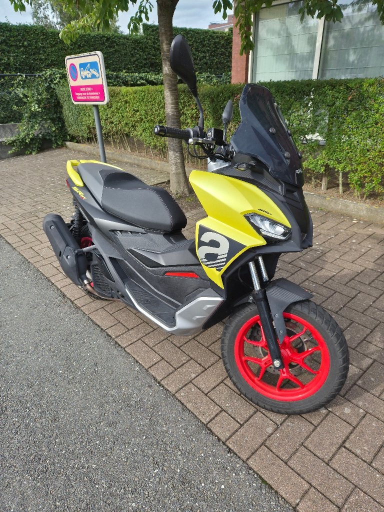 Aprilia SR GT 125, Motos, Scooter, Occasion, Permis Moto A1 minimum, Particulier