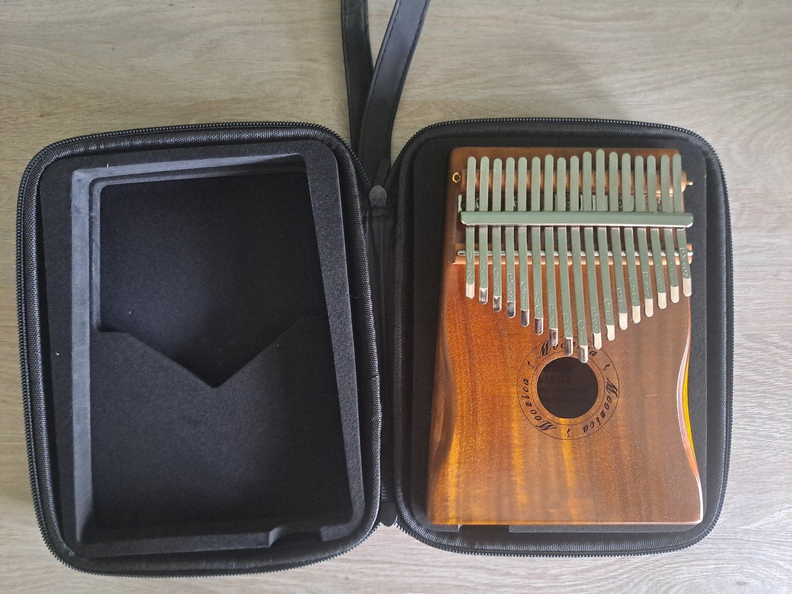 Moozica Kalimba 17 toetsen Koa hout in nieuwstaat, Muziek en Instrumenten, Overige Muziek en Instrumenten, Ophalen