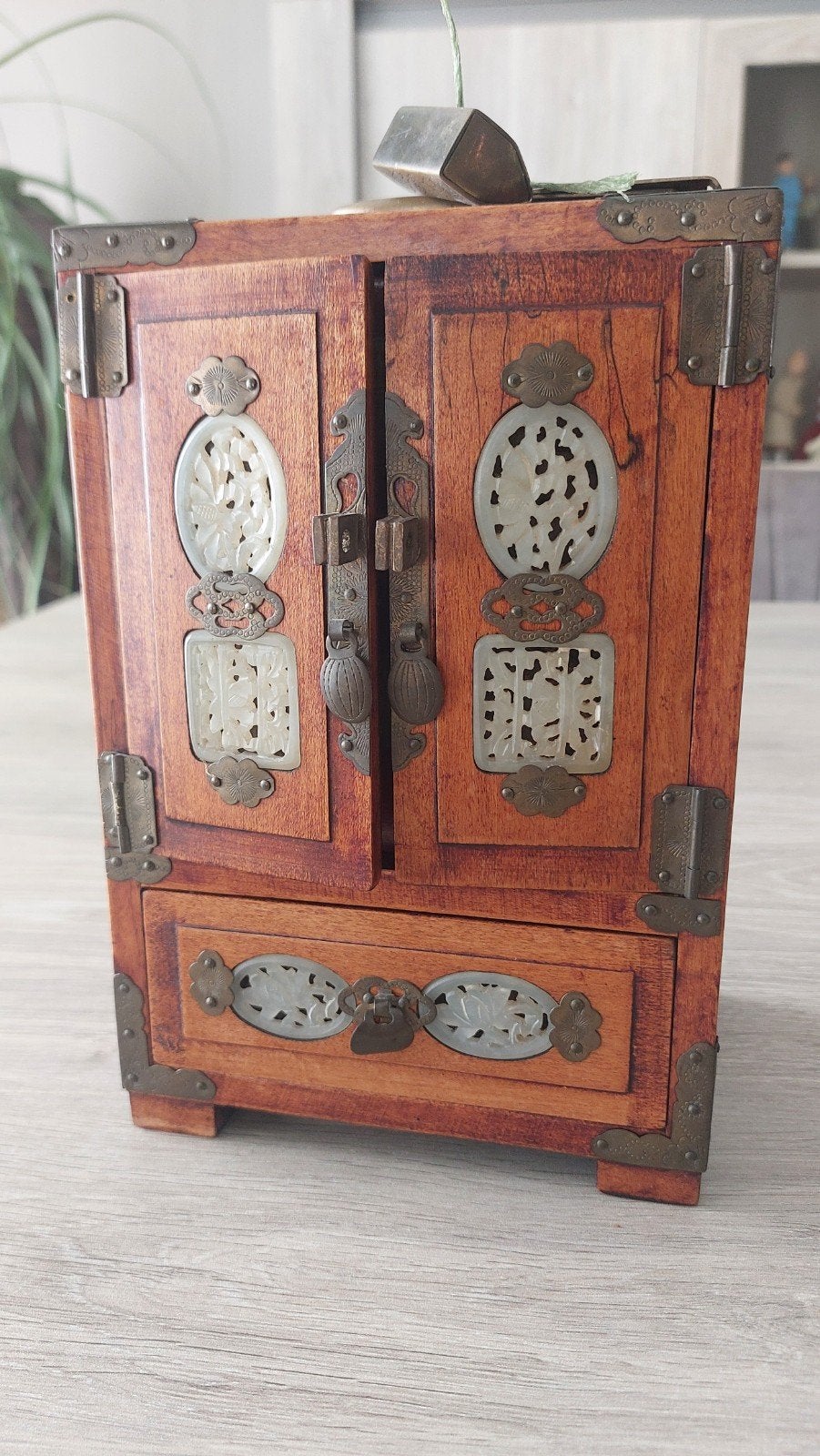 Prachtig Vintage Chinees Juwelenkastje Handgesneden Jade, Antiquités & Art, Enlèvement ou Envoi