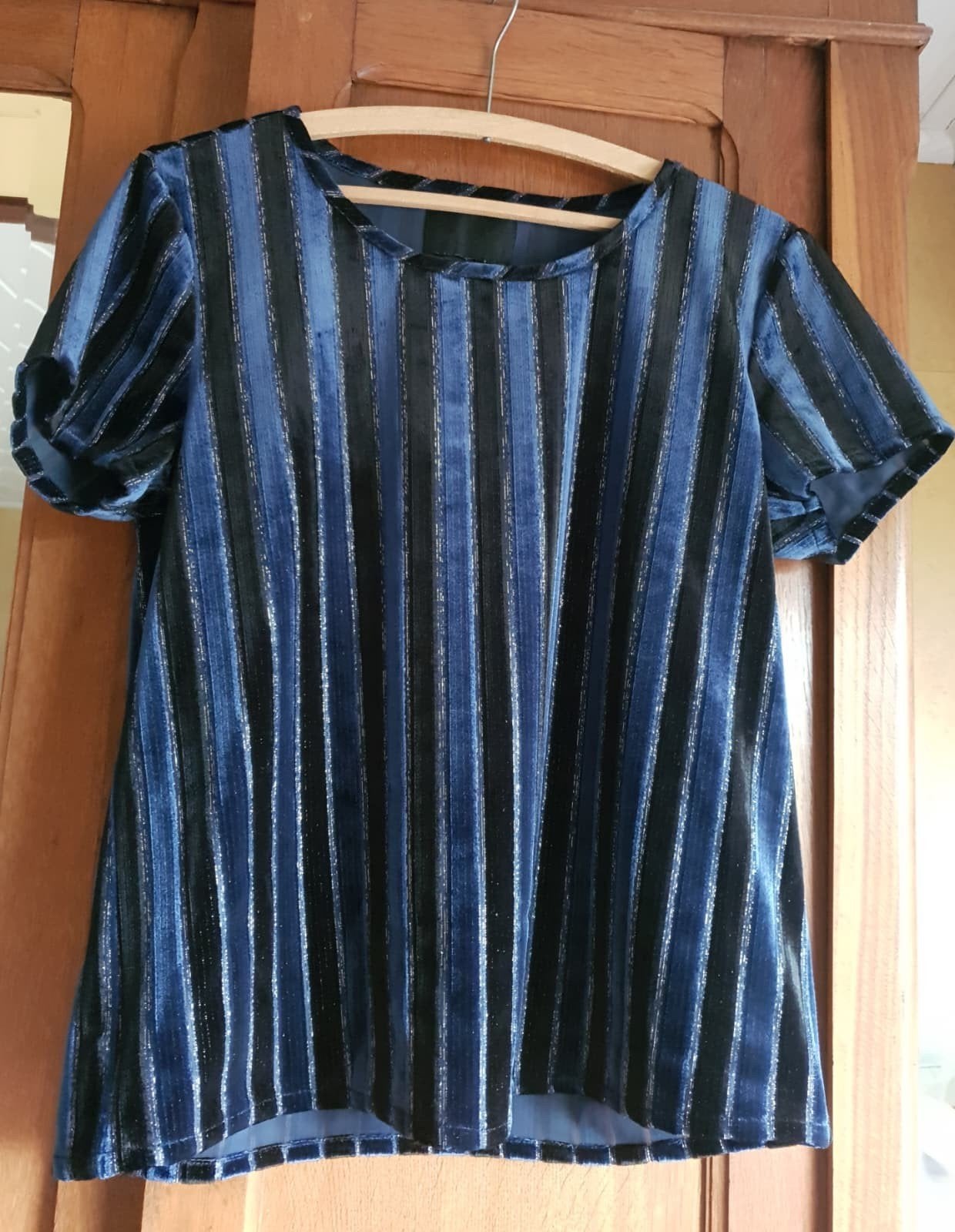 Youh! Velvet top blauw zwart gestreept - maat M, Kleding | Dames, Topjes, Maat 38/40 (M), Blauw, Ophalen of Verzenden, Zo goed als nieuw