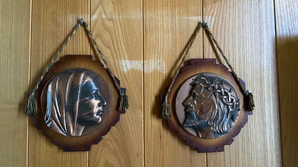 Plaques vintage Jésus et Marie - cuivre sur bois, Enlèvement ou Envoi