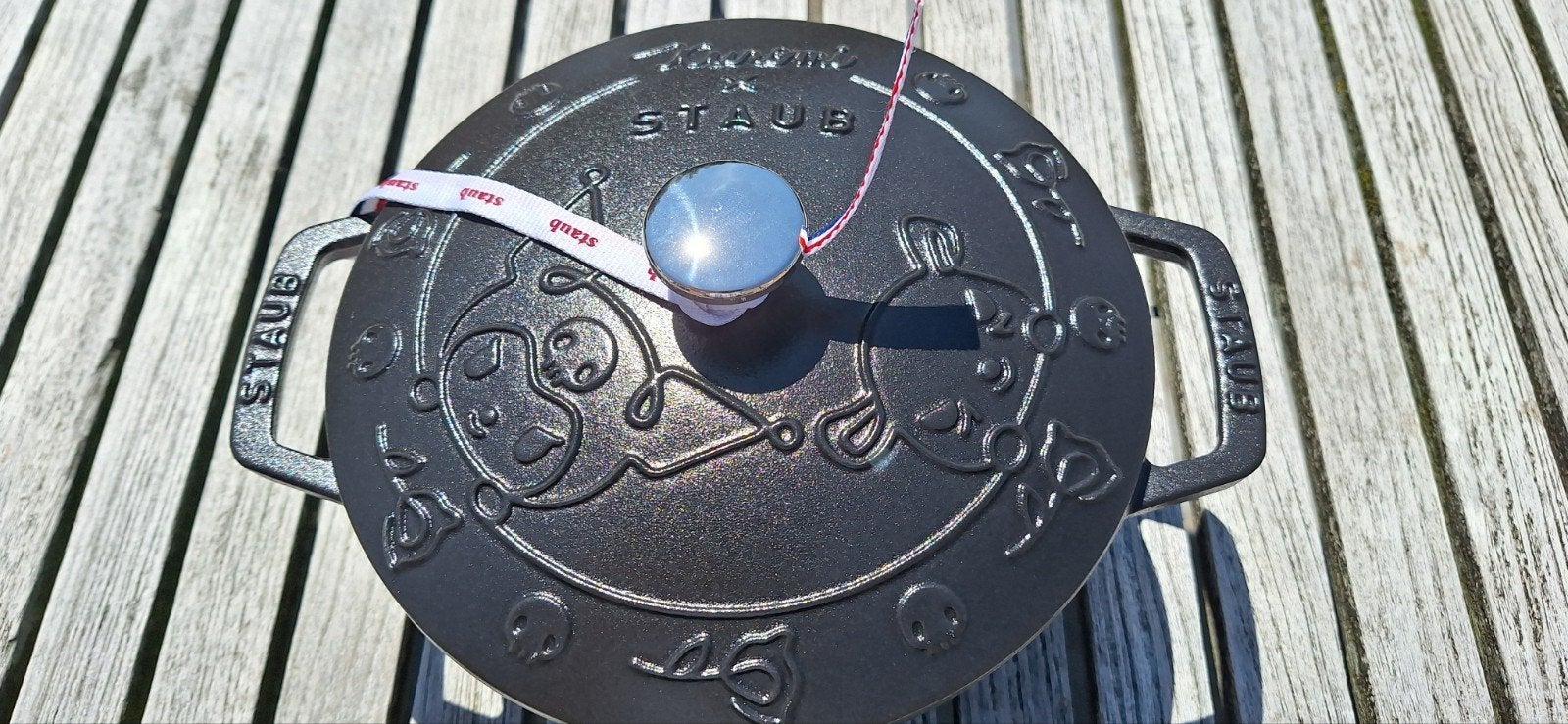 Staub Kuromi cocotte 20cm nieuw en ongebruikt, Met handvatten, Nieuw, Ophalen of Verzenden, Braadpan