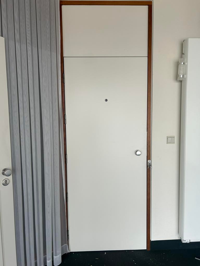 Veiligheidsdeur / Stalen binnendeur wit met houten kozijn, Doe-het-zelf en Bouw, Ophalen, Zo goed als nieuw, Binnendeur