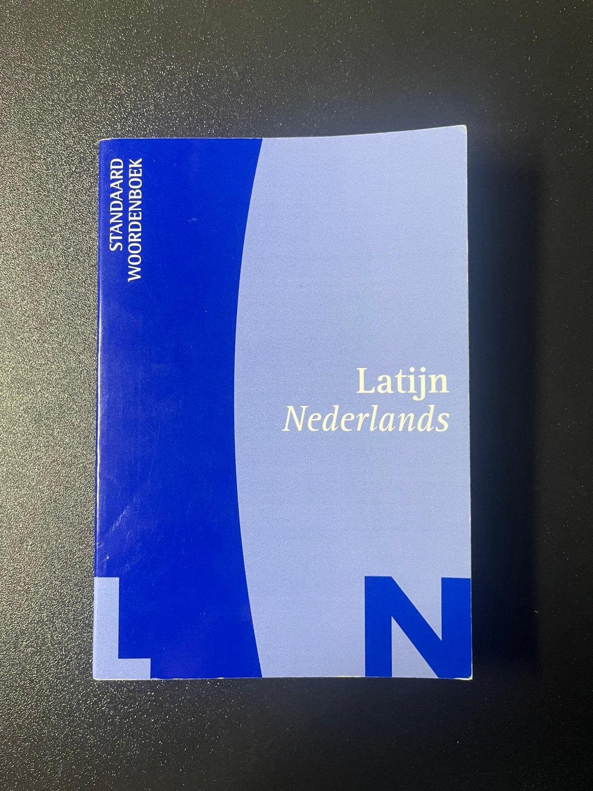 Standaard Woordenboek Latijn-Nederlands (ISBN 9789002214363), Boeken, Ophalen, Zo goed als nieuw, Latijn