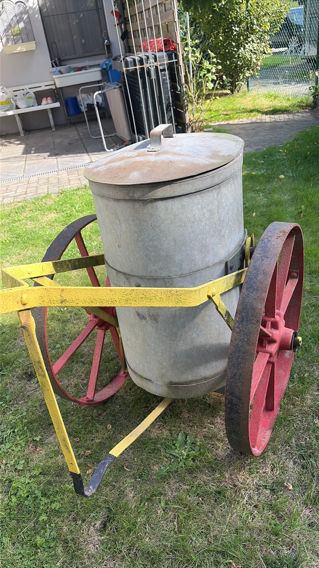 Voeder/water ton op wielen (waterdicht), Ophalen