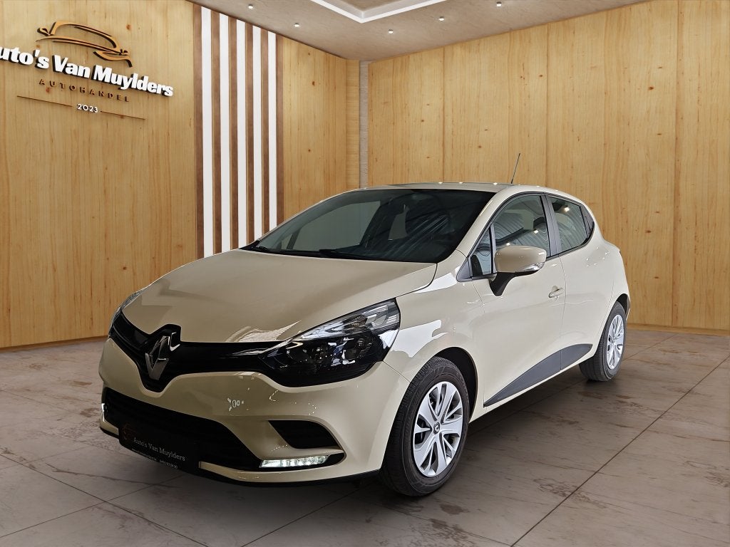 RENAULT CLIO  1STE EIGENAAR  Enkel !! 15600KM !! TOP STAAT, Auto's, Voorwielaandrijving, Stof, https://public.car-pass.be/vhr/57c3c93c-5f49-4ced-830d-752510961e1f