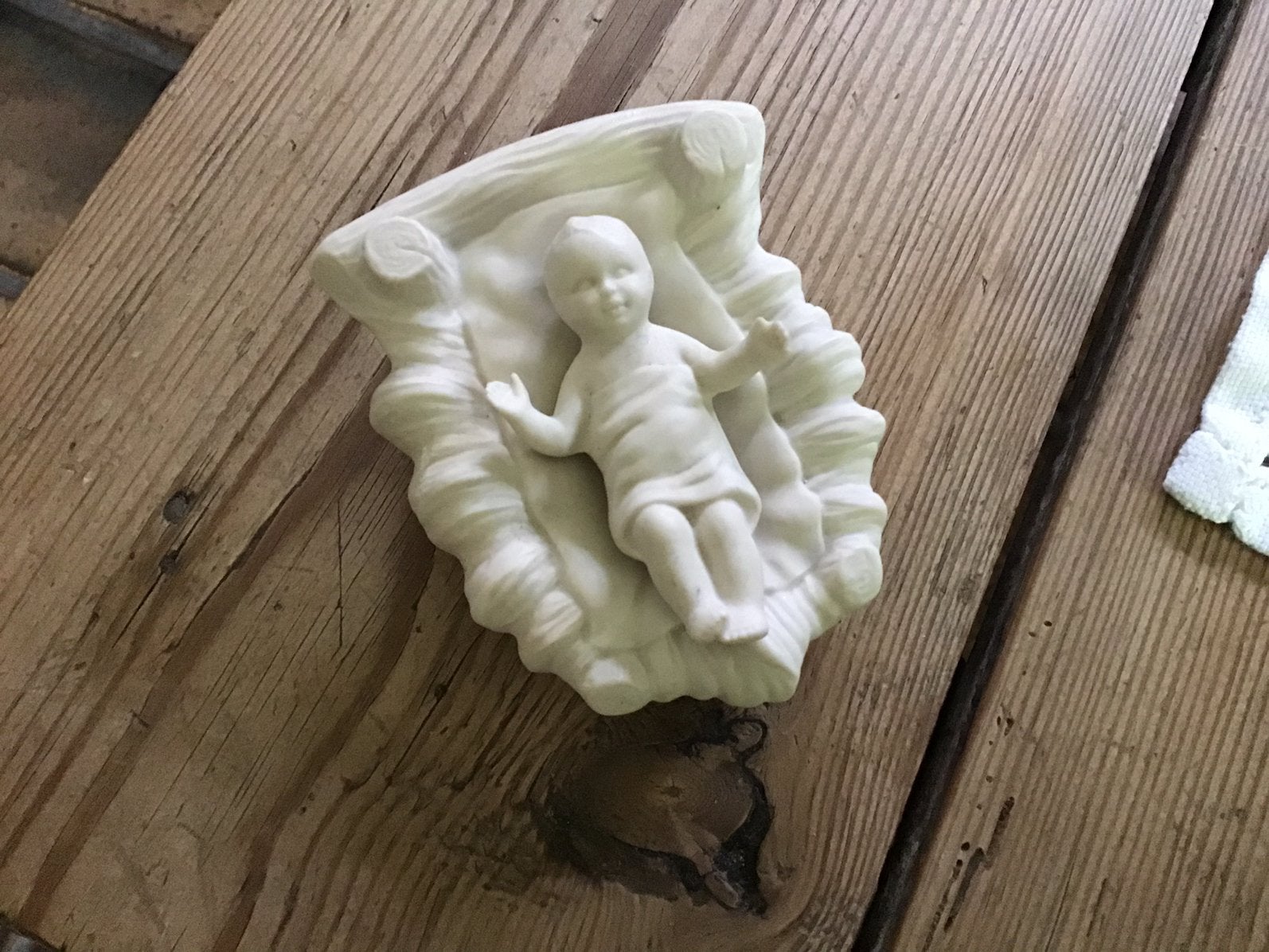 Kindje Jezus in kribbe uit kertsstal kerstgroep, Ophalen of Verzenden