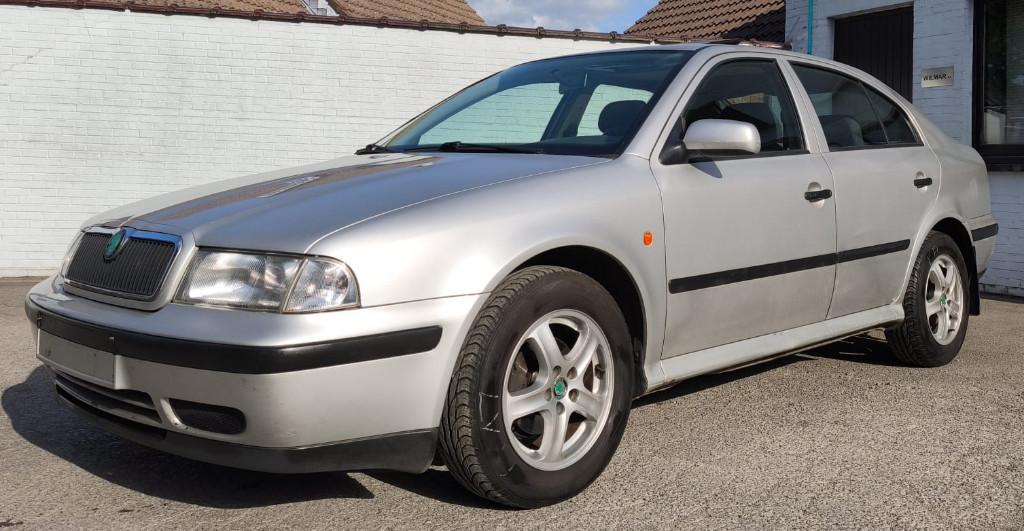 Skoda Octavia 1.6 Essence, Argent ou Gris, Entreprise, Rétroviseurs électriques, 55 kW
