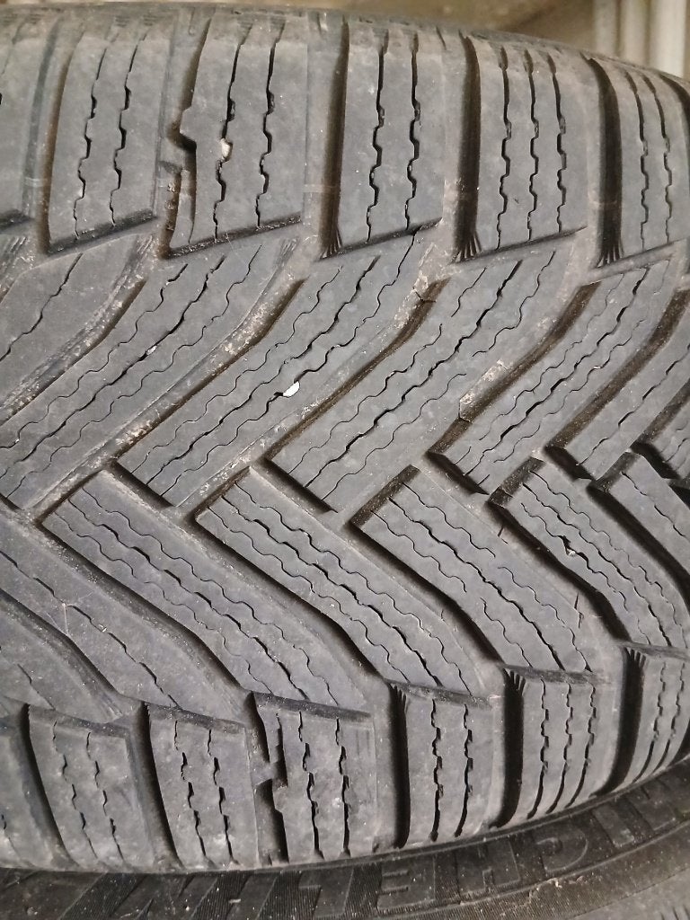4 Roues BMW X1  Pneus HIVER Michelin Alpin 6 Roulés 7.200 Km, Autos : Pièces & Accessoires, Pneus et Jantes, Pneus hiver, Véhicule de tourisme