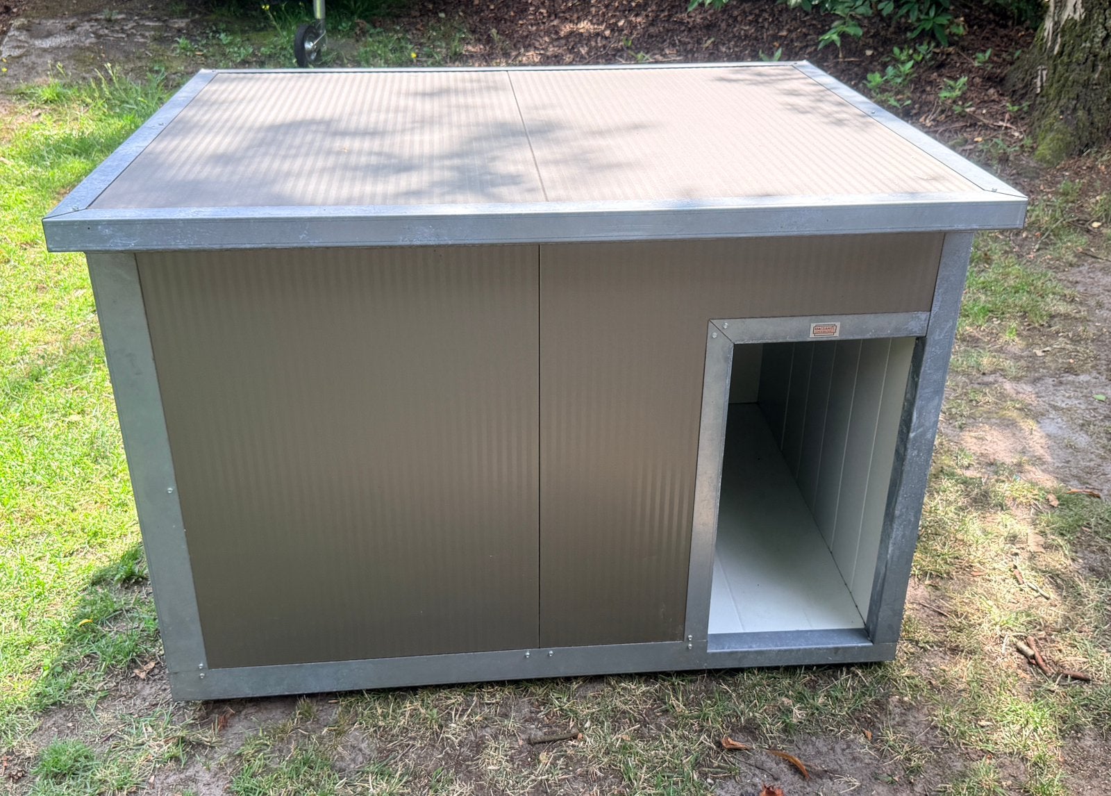 Hondenhok geïsoleerd, Macdaniels., Animaux & Accessoires, Maisons pour chiens, Comme neuf, Niche à chien, Enlèvement