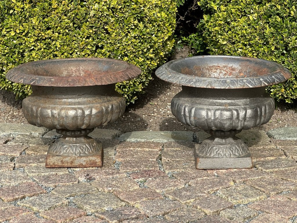 gietijzeren tuinvazen - 2 identieke - uitstekende staat, Tuin en Terras, Ophalen