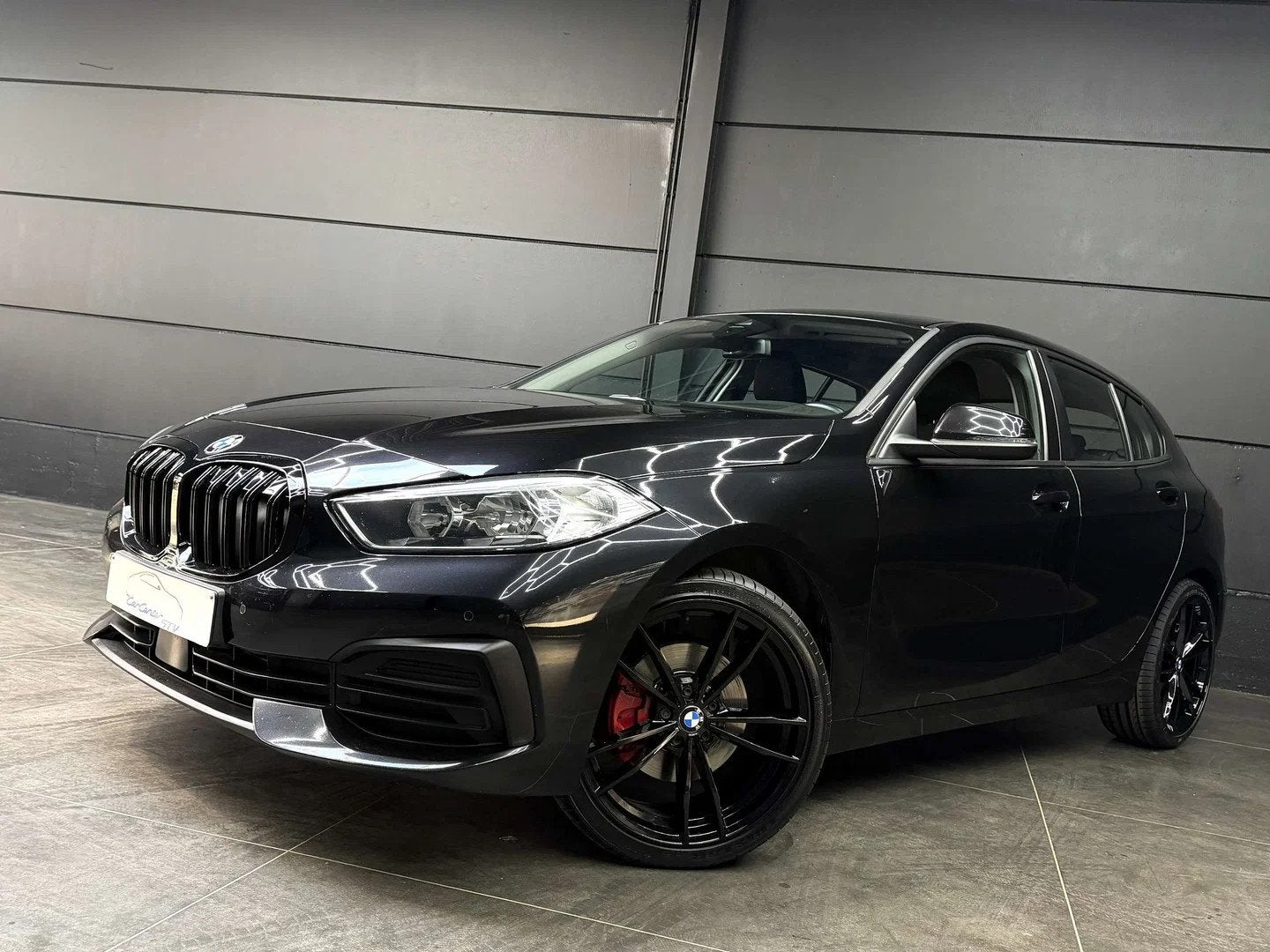 BMW 1 Serie 116 dA Steptronic / Full Black / Cruise C / m 20, Auto's, Automaat, Gebruikt, 116 pk, Zwart