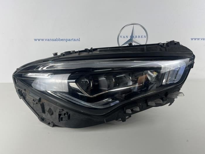 Phare droit d'un Mercedes CLA, -, 3 mois de garantie, Utilisé, -