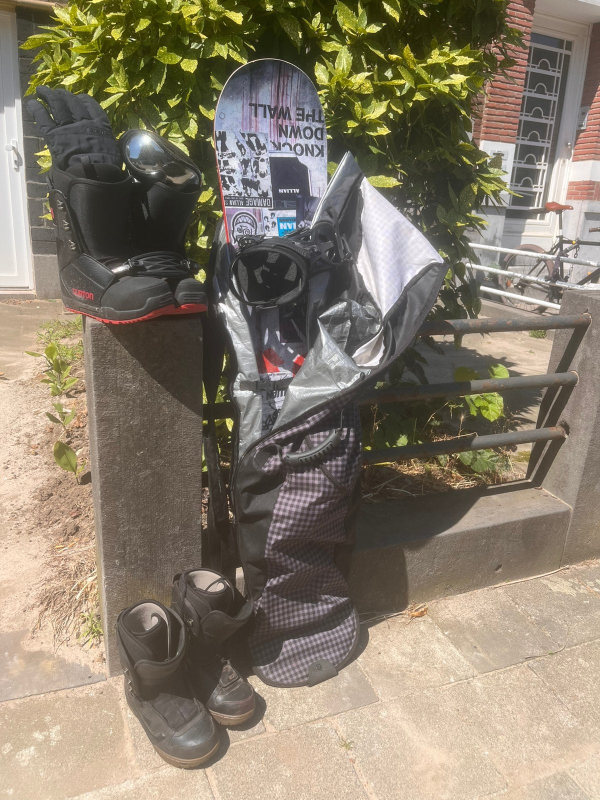Complete snowboardset: Allian Damage board (153) met binding, Sport en Fitness, Snowboarden, Ophalen, Gebruikt, Board