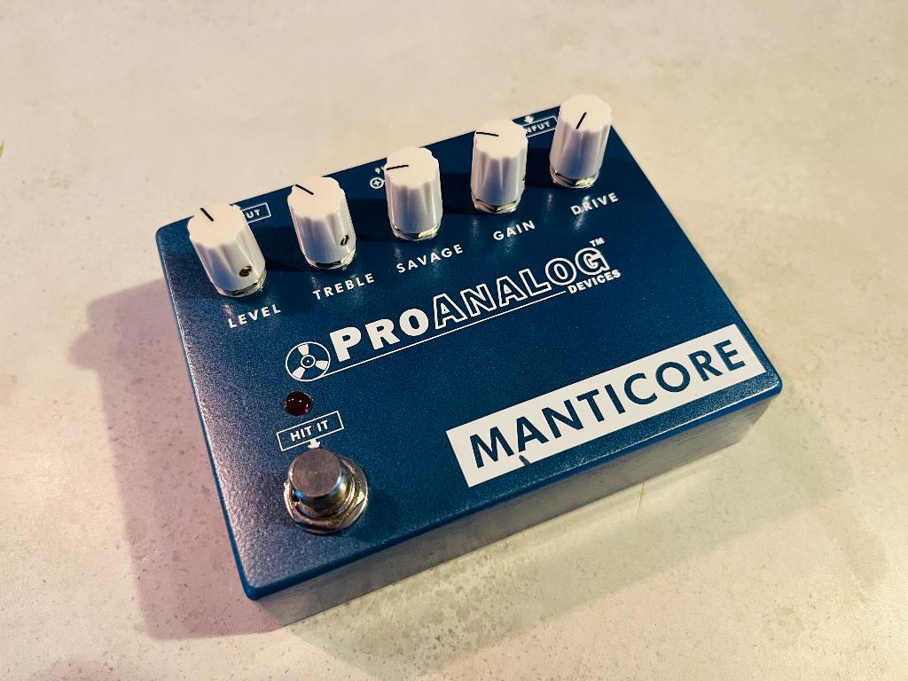 Blauwe Manticore ProAnalog Devices: Klon-killer, Musique & Instruments, Effets, Utilisé, Distortion, Overdrive ou Fuzz, Enlèvement ou Envoi