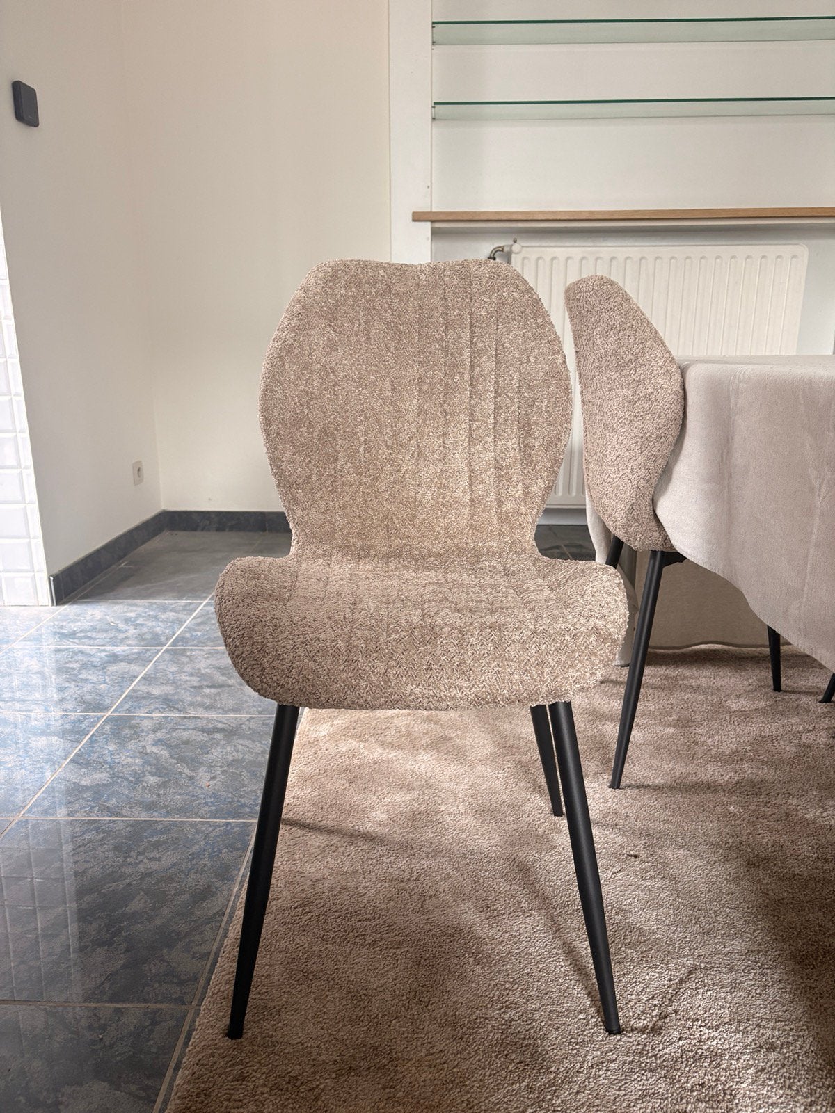 4 stoelen grijs-beige bouclé stof, Ophalen, Zo goed als nieuw, Vier, Stof