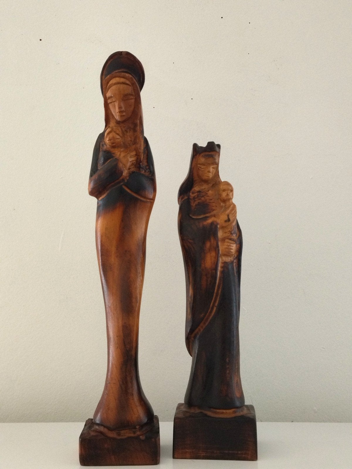 Lot 2 statuettes Vierge Marie bois moderniste vintage 1950, Antiquités & Art, Enlèvement ou Envoi