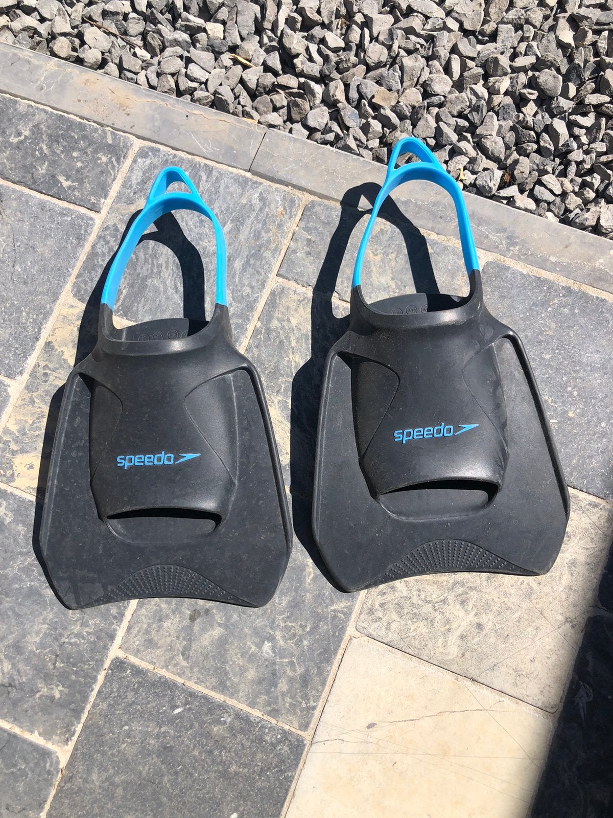 Deux paires de Palmes cortes de marque speedo, Enlèvement, Comme neuf