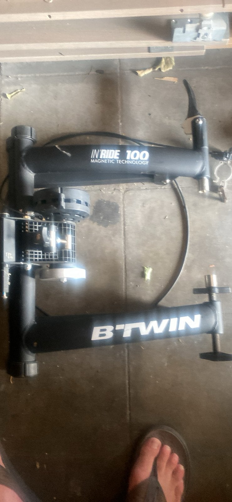 B twin in ride 100 training roller, Fietsen en Brommers, Fietsonderdelen, Ophalen, Zo goed als nieuw