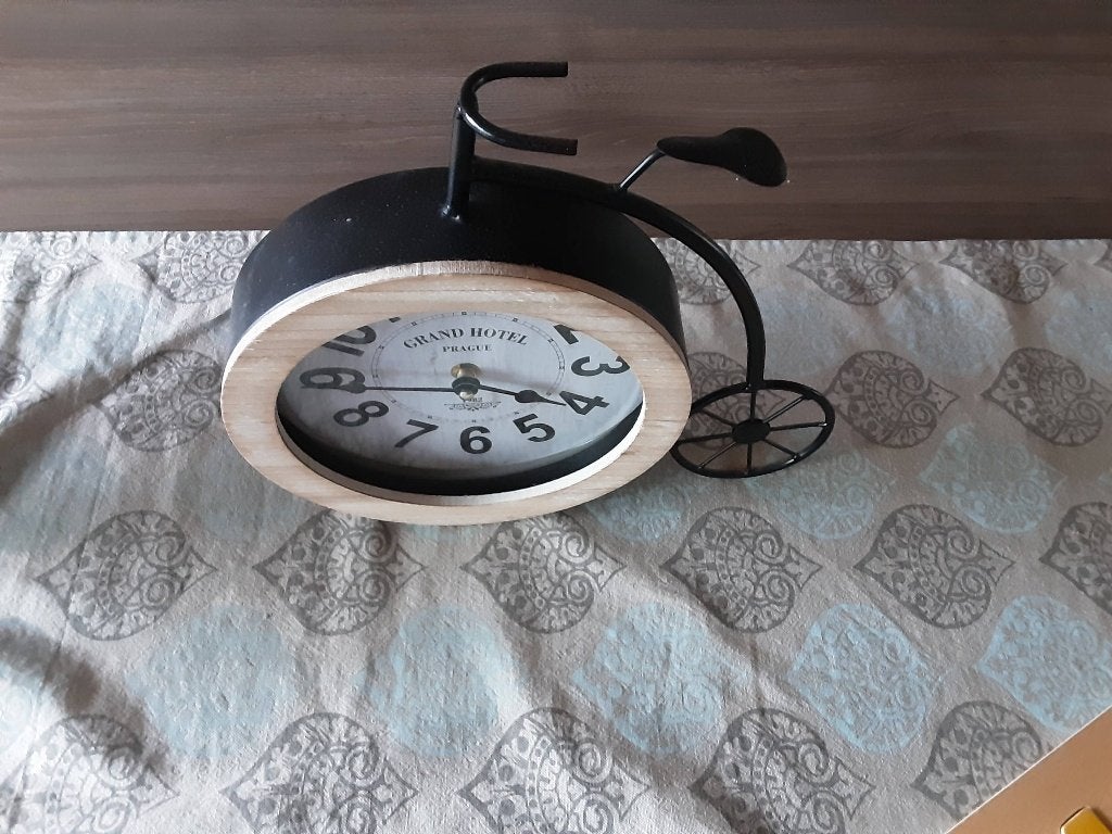 Reveil a pile, Elektronische apparatuur, Ophalen, Zo goed als nieuw, Analoog