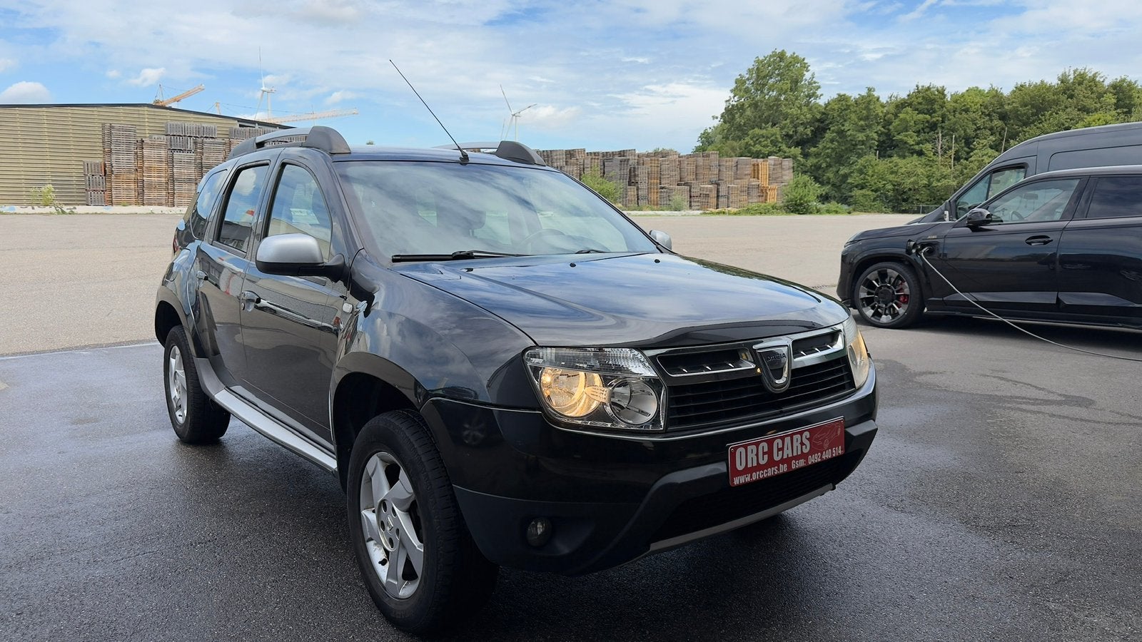 Dacia Duster 1.6i Benzine 4x2 Laureate GARANTIE, Zwart, 4 cilinders, Duster, Zwart