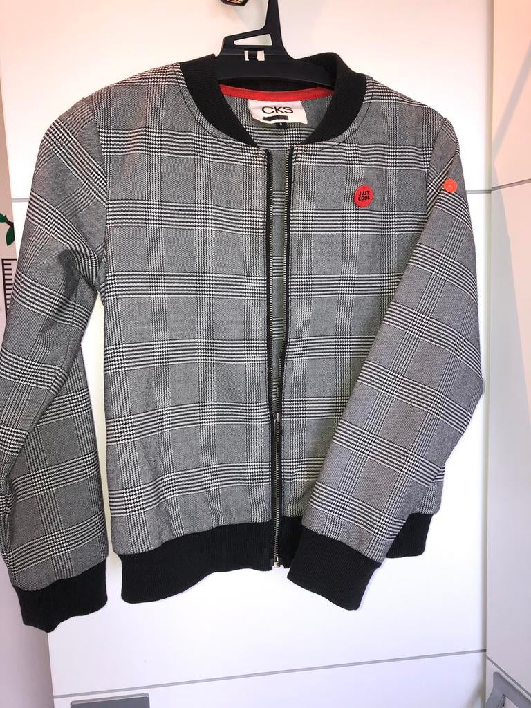 Communie vestje 8jaar, Kinderen en Baby's, Kinderkleding | Maat 128, Ophalen, Zo goed als nieuw, Jongen, Trui of Vest