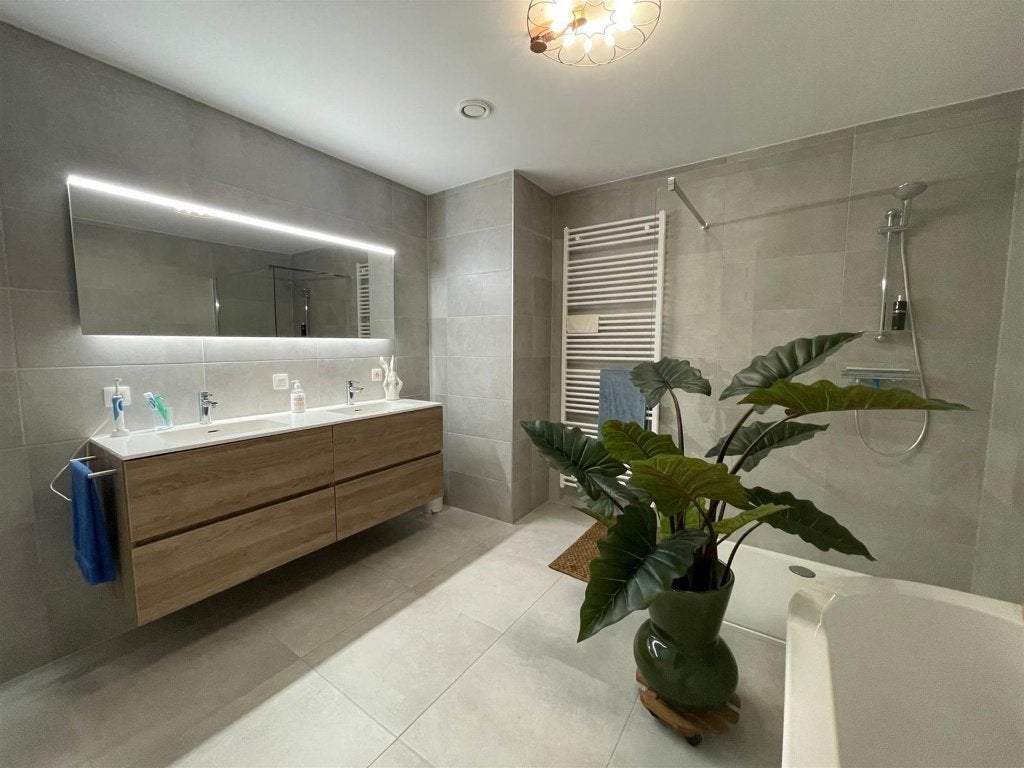 ZEER RUIME KWALITATIEVE WONING MET INPANDIGE GARAGE, Immo, Maisons à vendre, Province d'Anvers, 200 à 500 m², A