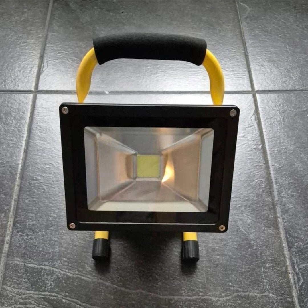 Oplaadbare LED bouwlamp, Ophalen, Zo goed als nieuw, Lamp met armatuur