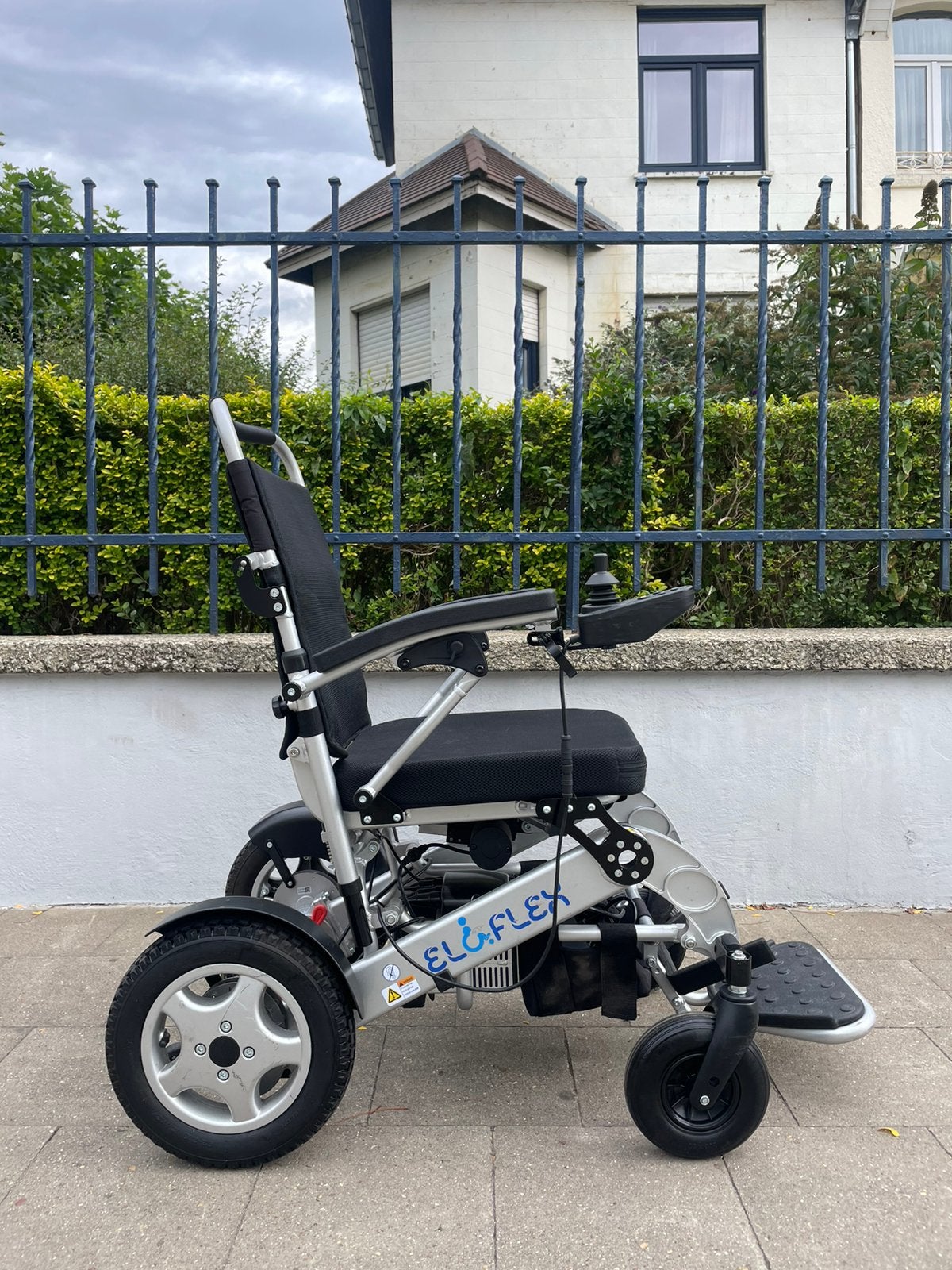 Fauteuil roulant électrique pliable - Eloflex P état neuf, Divers, Chaises roulantes, Enlèvement ou Envoi, Pliant, Comme neuf