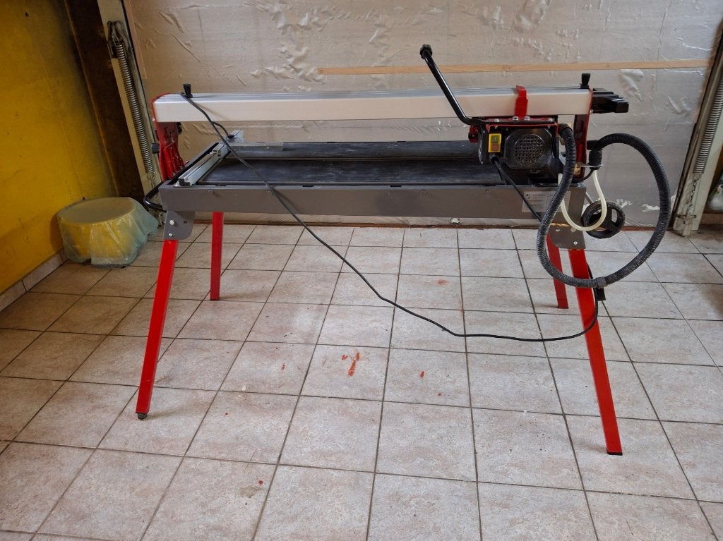Machine à couper les carreaux, Enlèvement