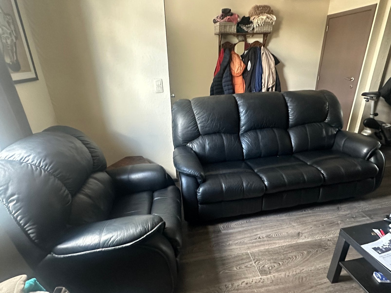 Lederen salon. Driezit met relax + 1 eenzit., Huis en Inrichting, Ophalen, Zo goed als nieuw