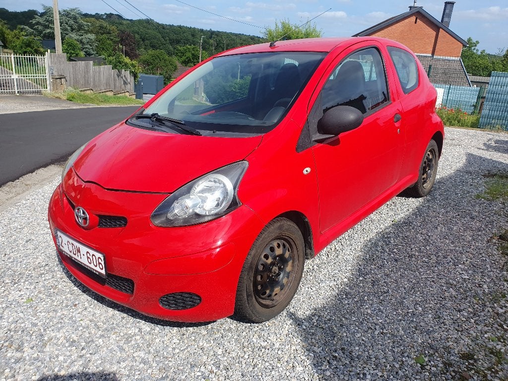 TOYOTA AYGO 1,0 --- ACCIDENTER --- 132,000KM --- 2011 ---, Autos, Toyota, Rouge, Euro 5, Achat, Noir