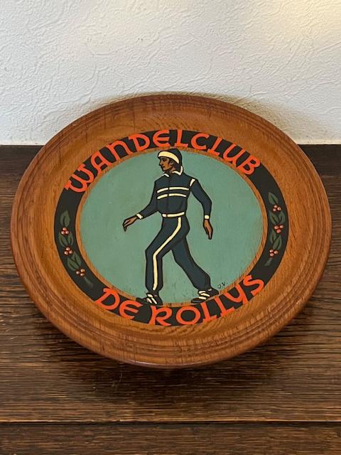Assiette ancien en bois, du club de randonnée De Rollys, Antiquités & Art, Enlèvement