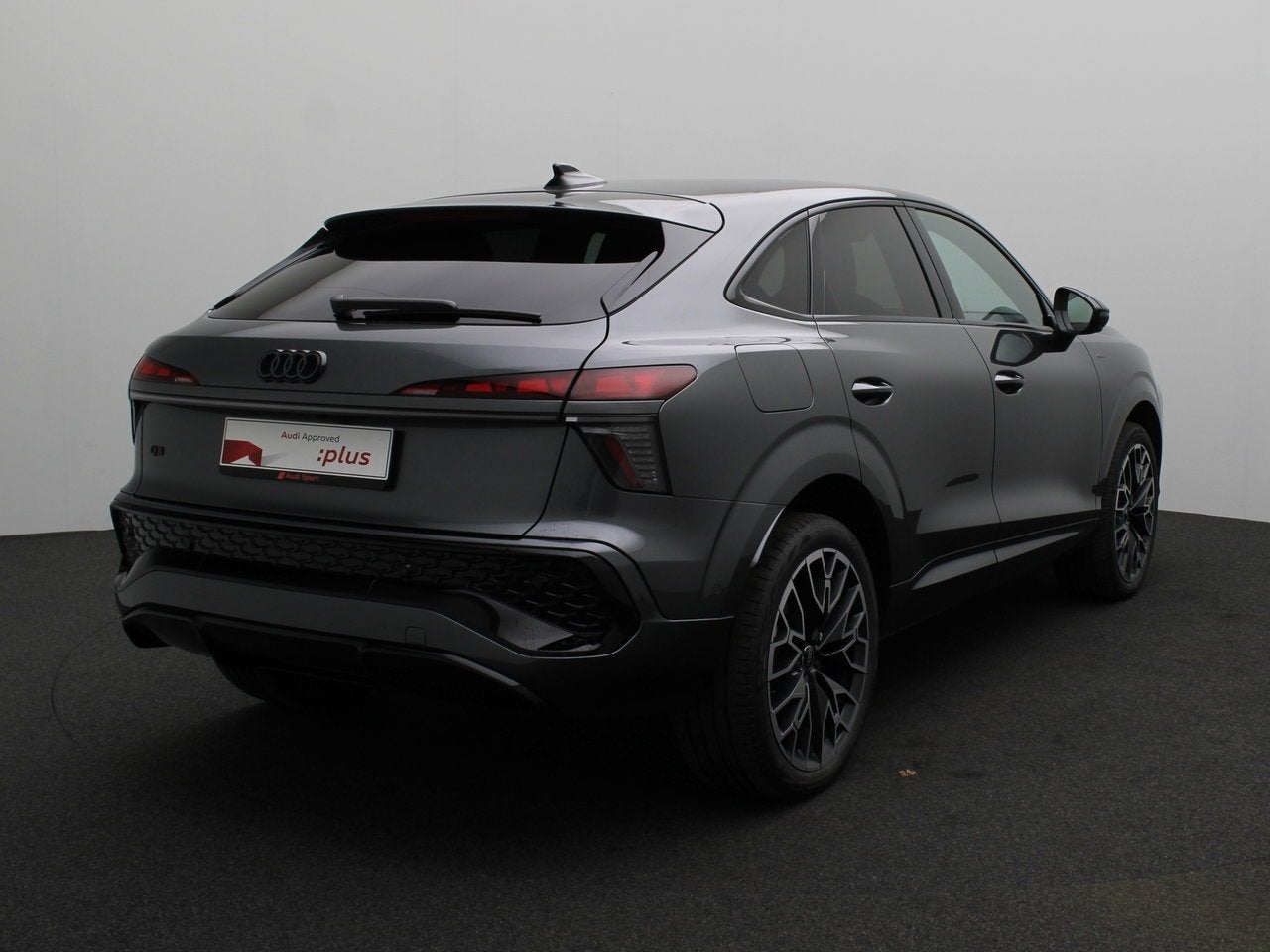 Audi Q3 SUV e-hybrid (PHEV) e-hybrid 1.5 TFSI S line S troni, Auto's, Automaat, https://public.car-pass.be/vhr/b1c5d08f-9297-4af4-8c0d-8291f1d7b67a
