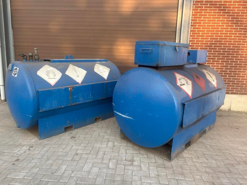 2x opslagtank 2400L., Auto-onderdelen, Brandstofsystemen, Gebruikt, Ophalen