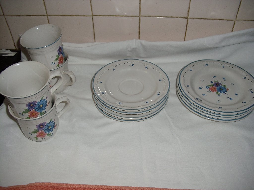 koffieservies met korenbloemen, Ophalen