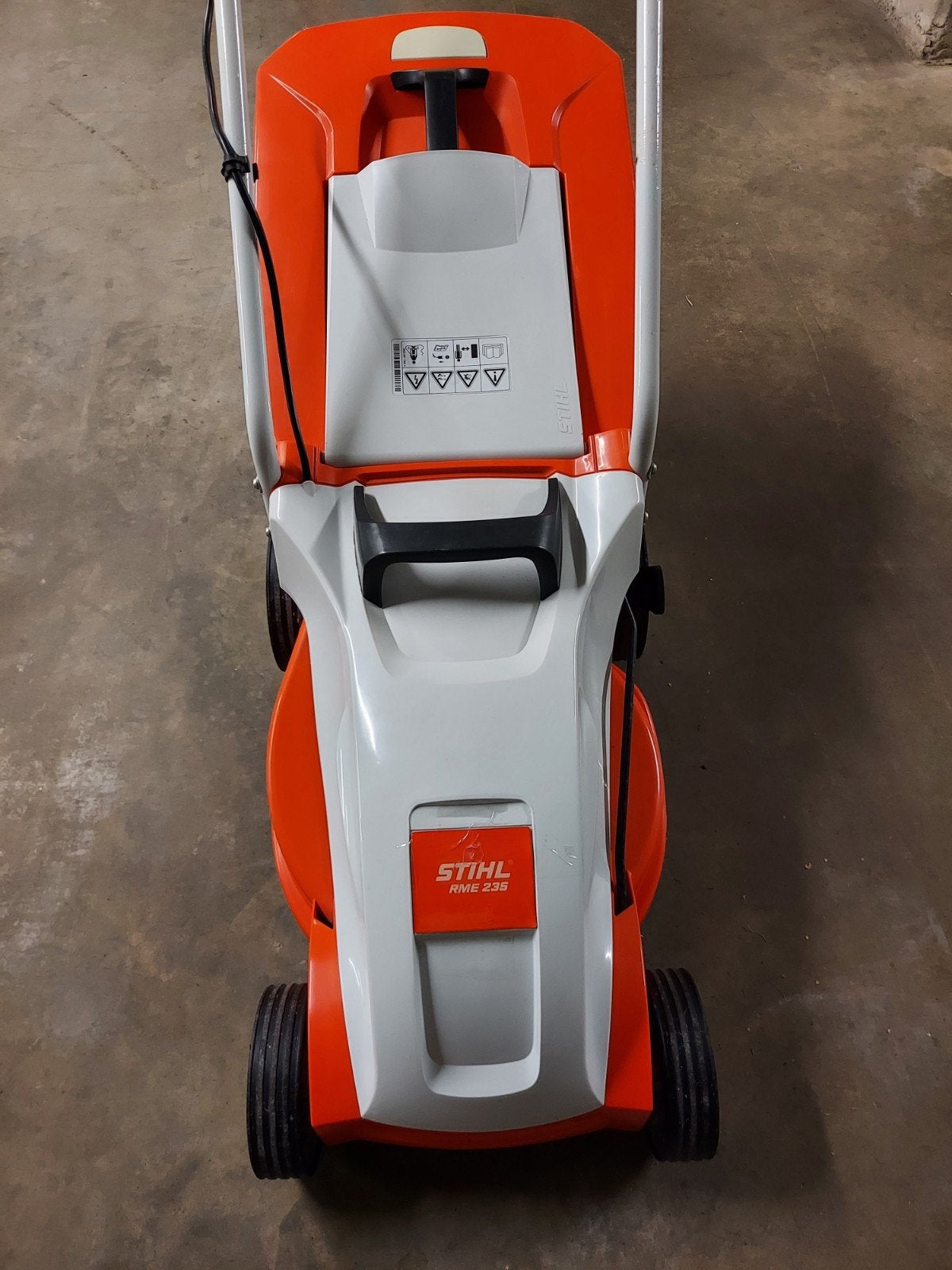 machine à gazon Stihl, RME-235. Électrique., Jardin & Terrasse, Tondeuses à gazon, Comme neuf, 30 à 39 cm, Enlèvement, STIHL