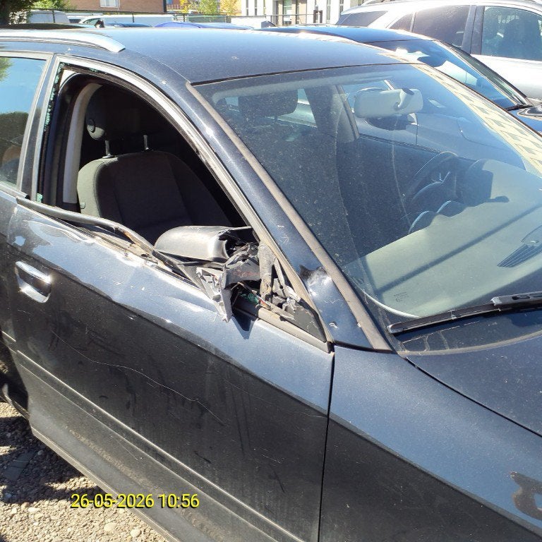 Beschadigde audi a3 bj 2011 1.6 TDI, Euro 5, Stof, Zwart, 4 cilinders