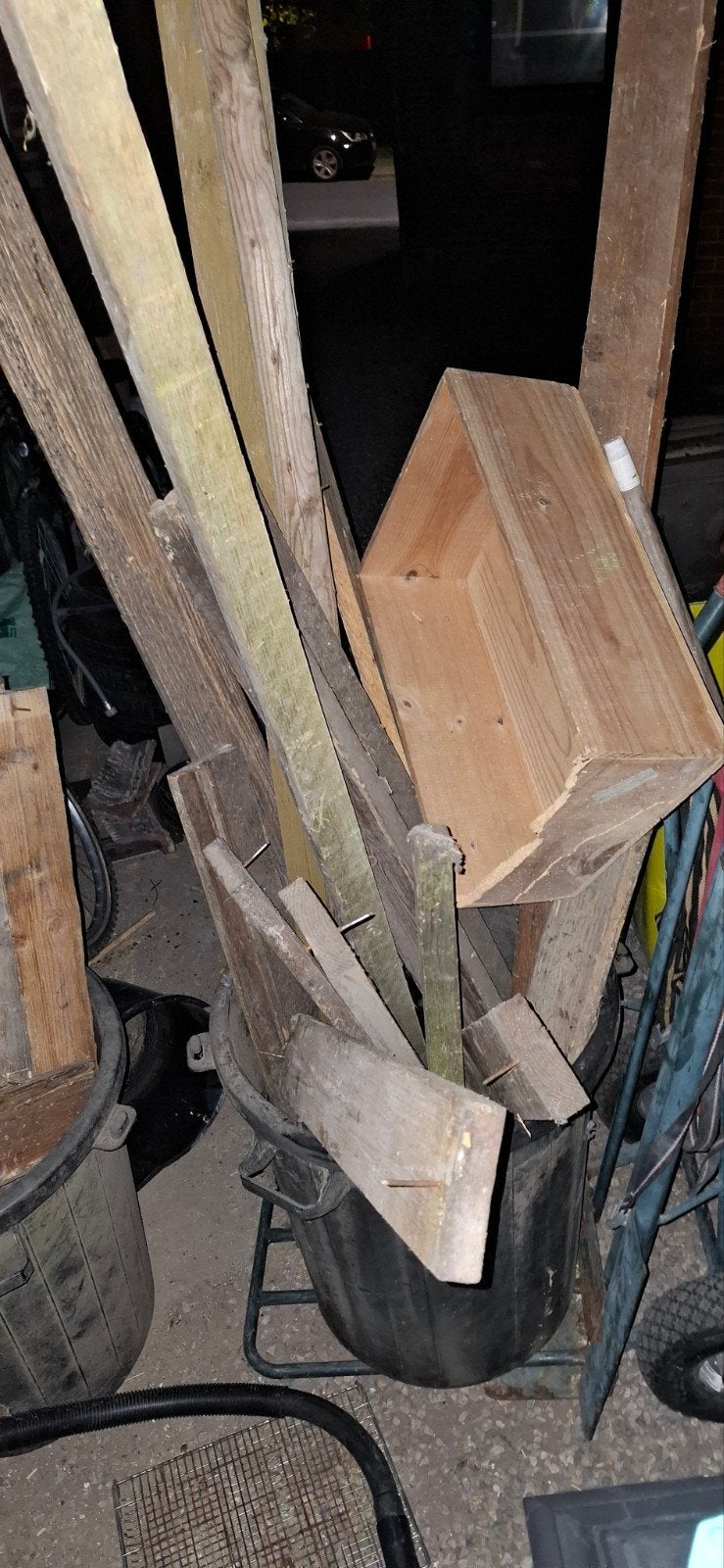 bois sapin très très sec  a donner.  si cela intéresse quelq, Bricolage & Construction, Bois & Planches, Enlèvement