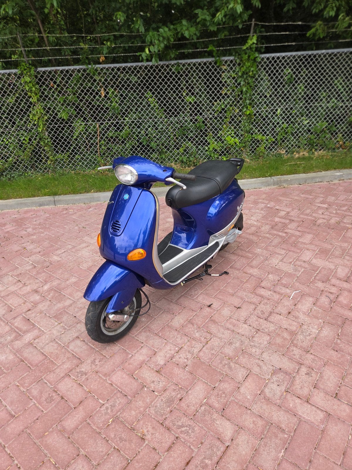 Te koop: Vespa ET2 50cc (1996) - Tijdloze Italiaanse klassie, Fietsen en Brommers, Scooters | Vespa, Ophalen of Verzenden, Tweetakt